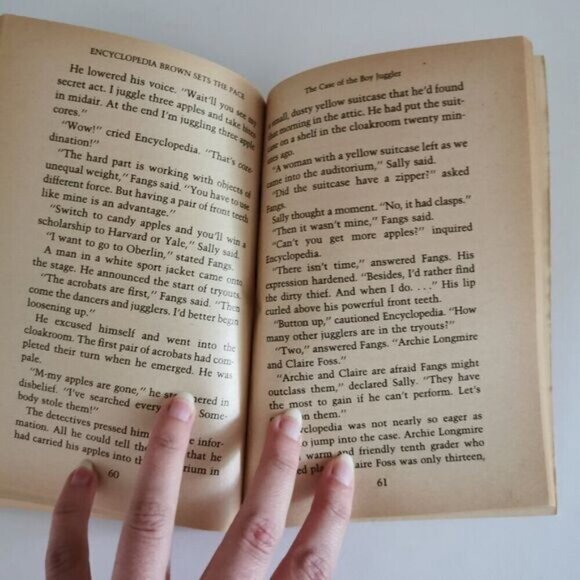 1982 Encyclopedia Brown Sets the Pace Paperback Novel, Mini Mysteries Vintage - Picture 8 of 8